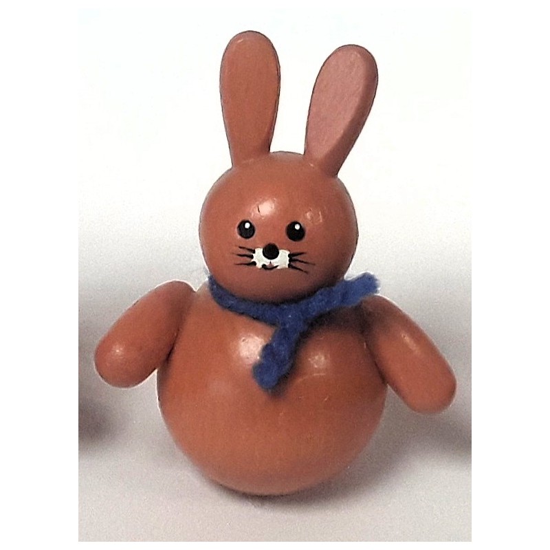 Hase gerade stehend braun mit blauem Schal Egermann 606 natur