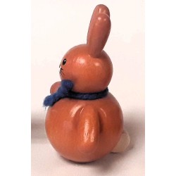Hase gerade stehend braun mit blauem Schal Egermann 606 natur
