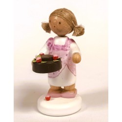 Werkstätten Flade Flachshaarkinder Mädchen mit Sachertorte Flade 5193