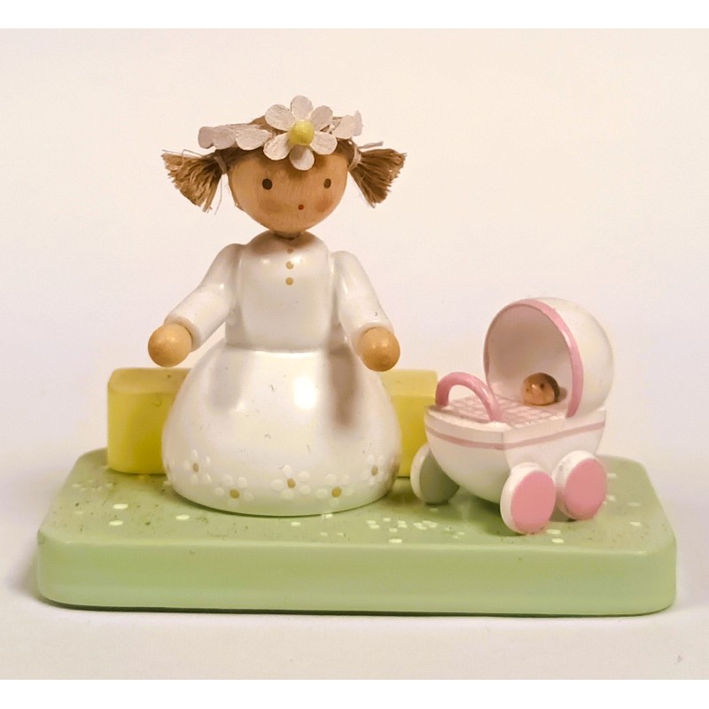 Werkstätten Flade Flachshaarkinder Mädchen mit Puppenwagen Flade 5196