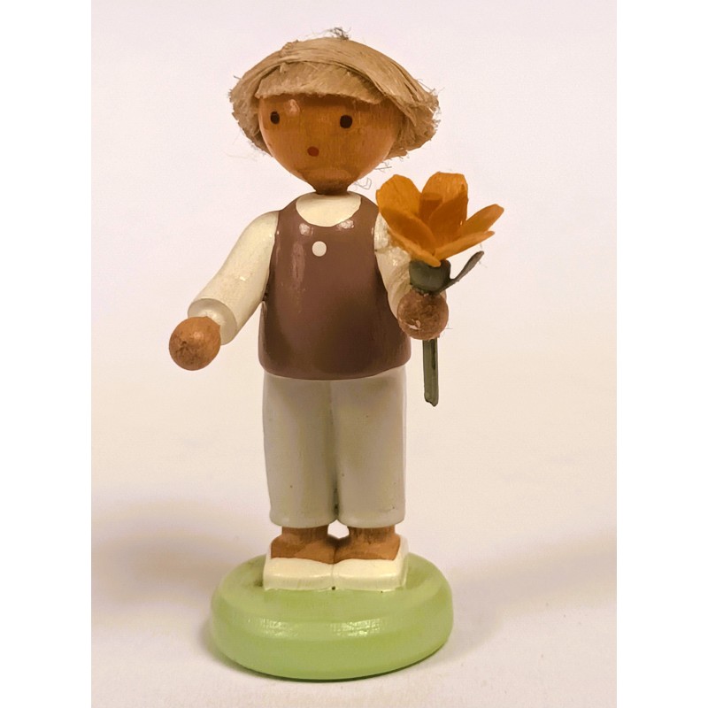 Werkstätten Flade Flachshaarkinder Junge mit gelber Rose Flade 5223