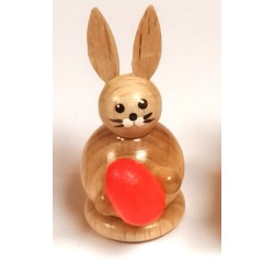 Minihäschen mit orangem Ei