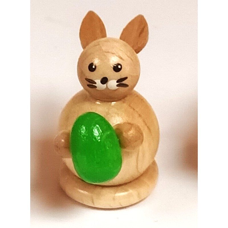 Minihäschen mit grünem Ei