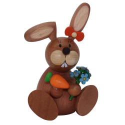 Osterhäsin sitzend mit Möhre und Vergissmeinnicht Paul Ullrich 1014