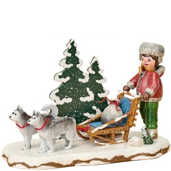 Hubrig Volkskunst GmbH Winterkinder Hundeschlitten durch den Winterwald 110h0074