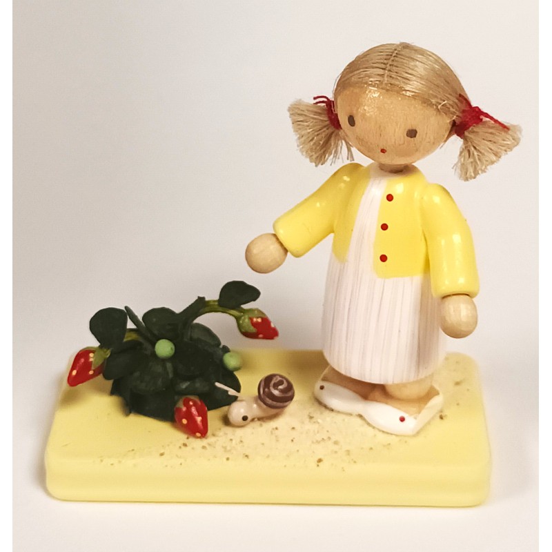 Werkstätten Flade Flachshaarkinder Mädchen mit Weinbergschnecke Flade 5275