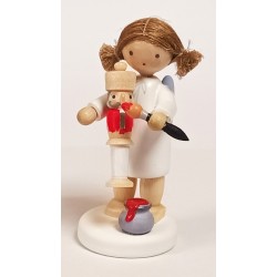 Flade Flachshaarengel Engel mit Nussknacker und Pinsel Flade 61139