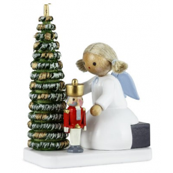 Flade Engel am Weihnachtsbaum mit Nußknacker