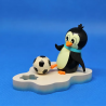 Pinguin auf Eisscholle - "Kick off"